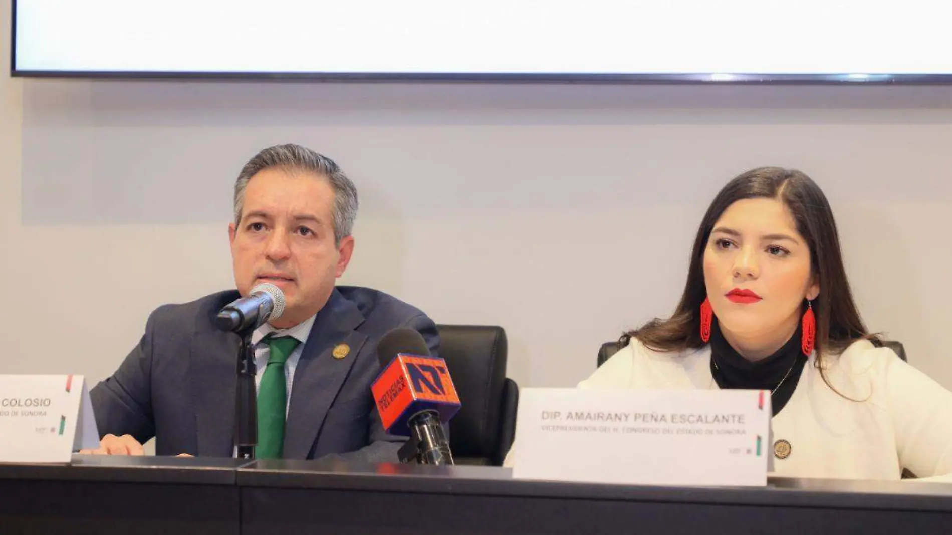 Omar del Valle y Amairany Peña, presidente y vicepresidenta de la Mesa Directiva del Congreso del Estado